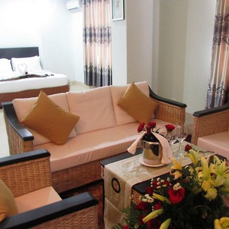 Sen Han Hotel Phnom Penh Esterno foto