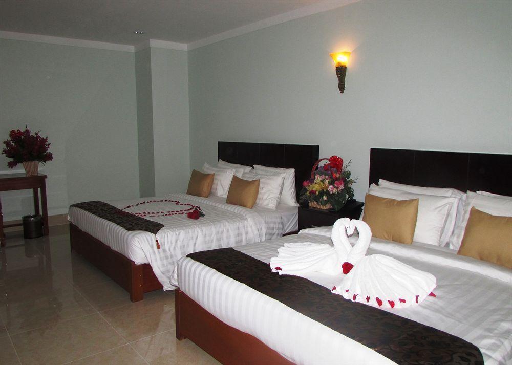 Sen Han Hotel Phnom Penh Esterno foto