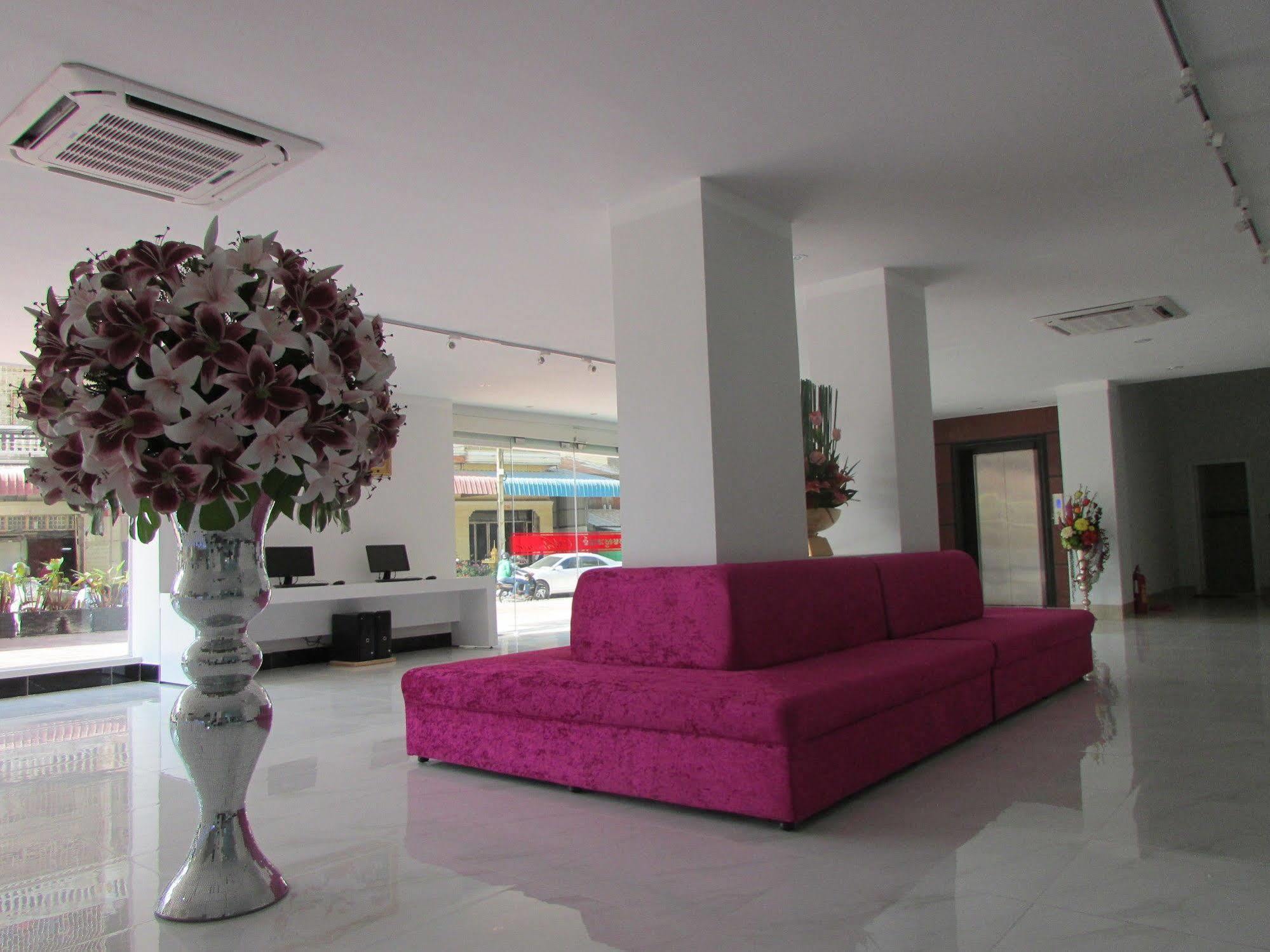 Sen Han Hotel Phnom Penh Esterno foto