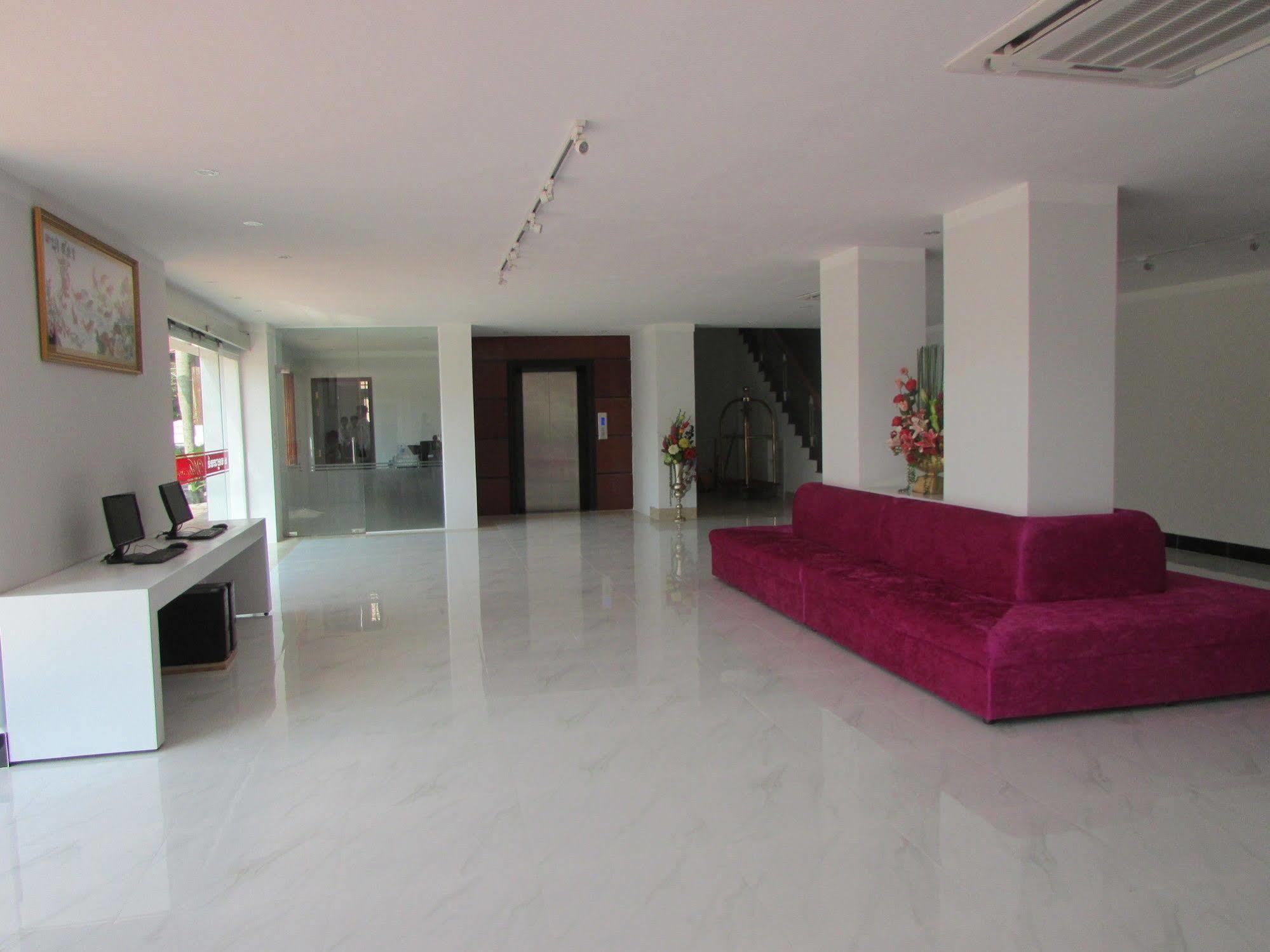 Sen Han Hotel Phnom Penh Esterno foto