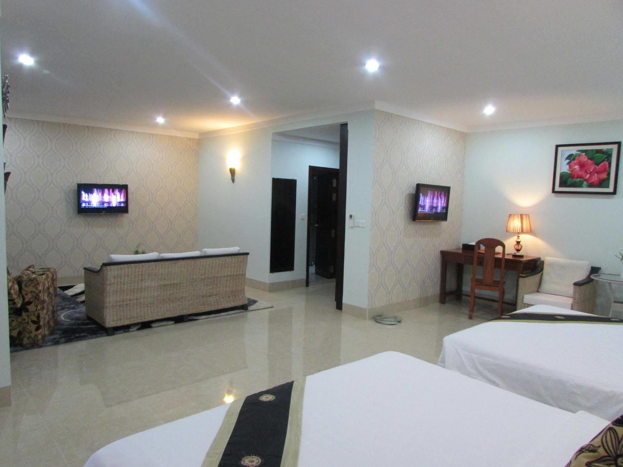 Sen Han Hotel Phnom Penh Esterno foto