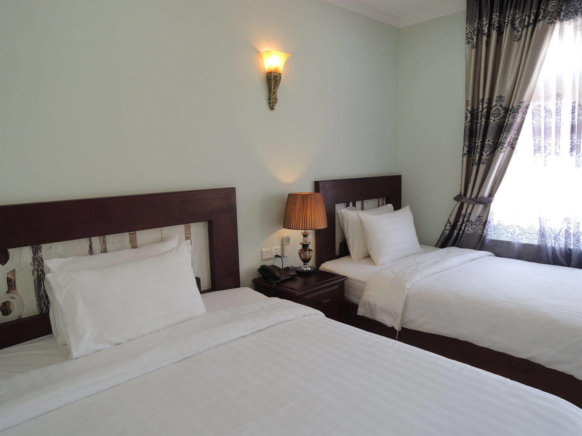 Sen Han Hotel Phnom Penh Esterno foto