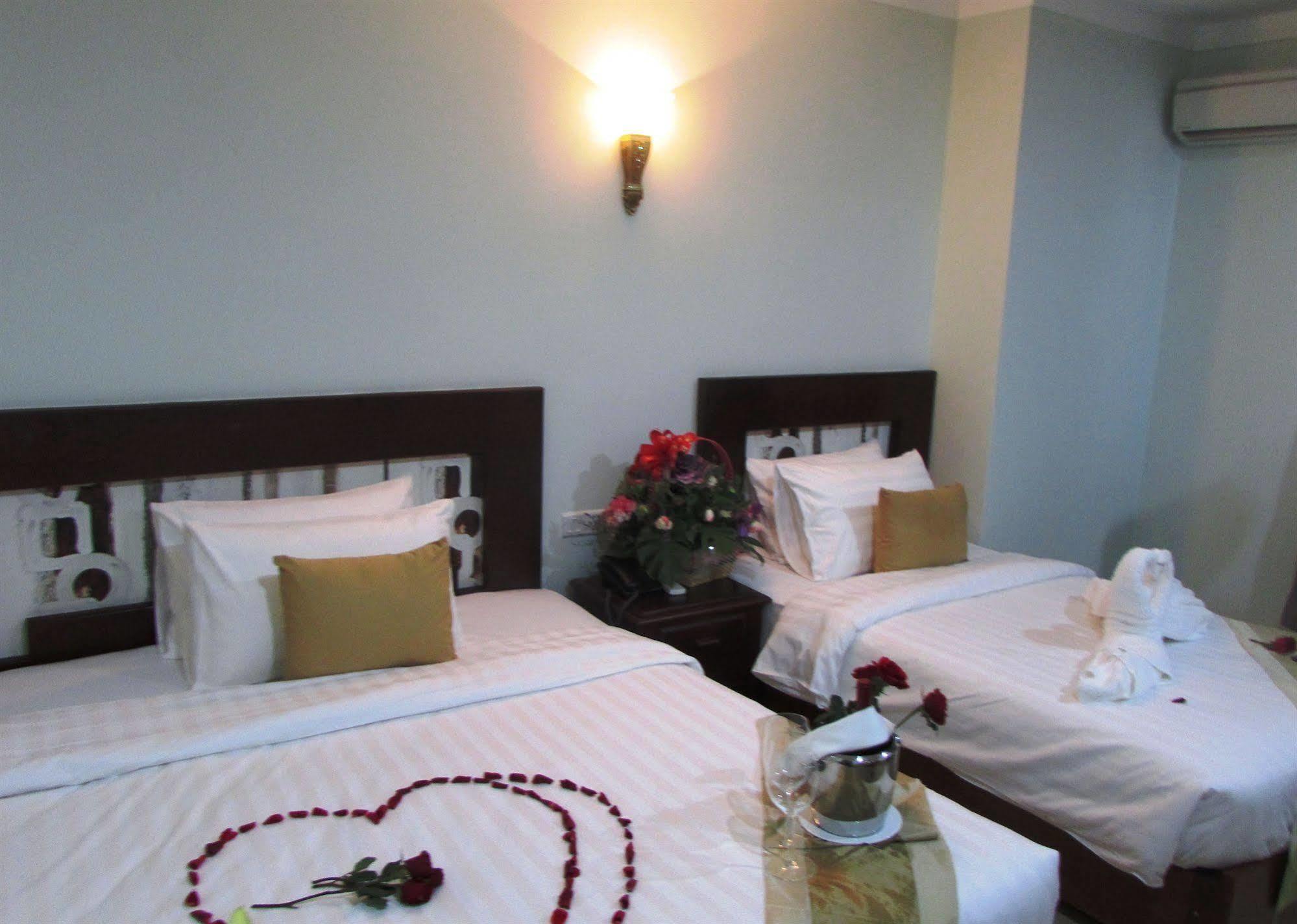 Sen Han Hotel Phnom Penh Esterno foto