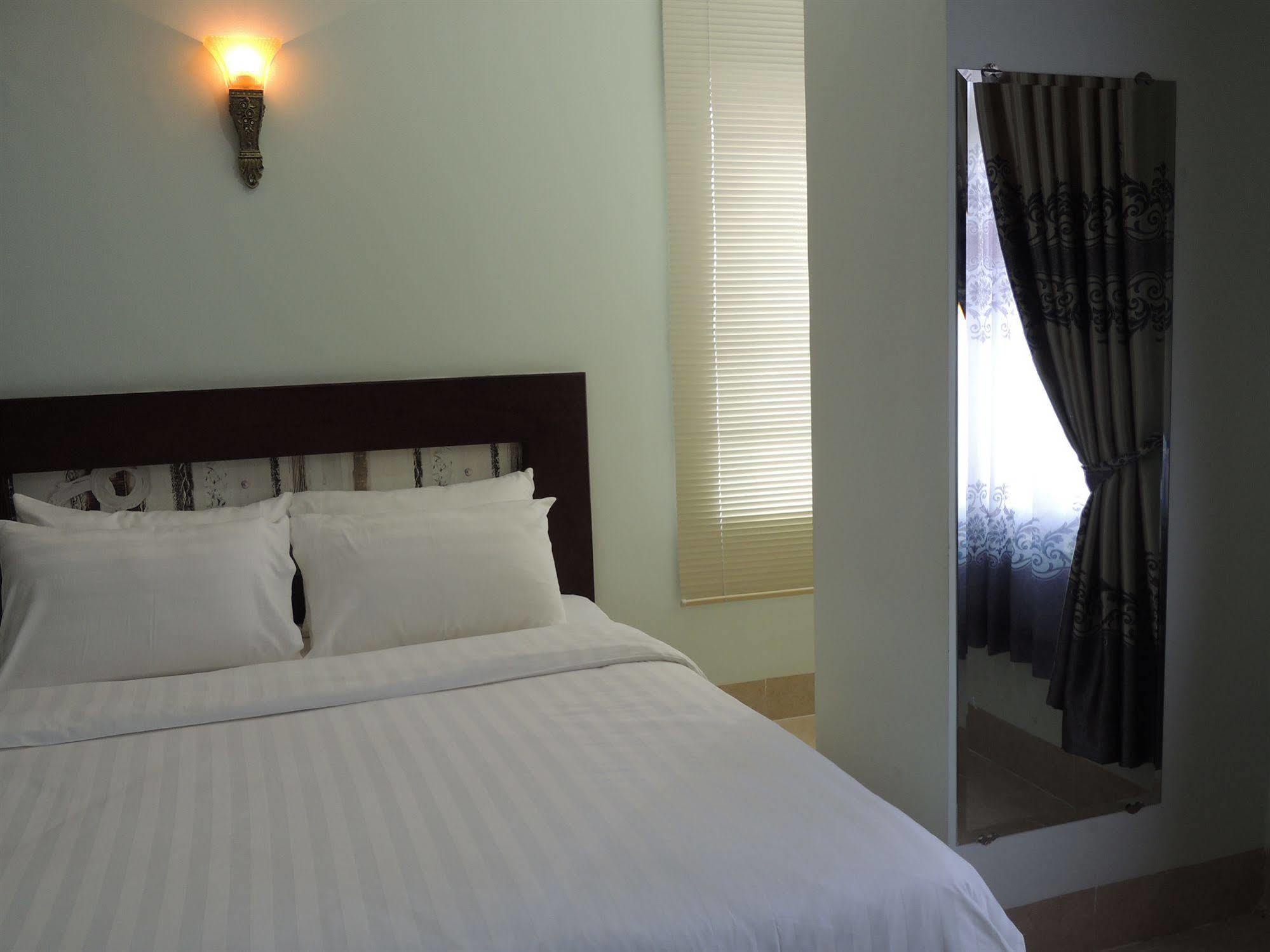 Sen Han Hotel Phnom Penh Esterno foto