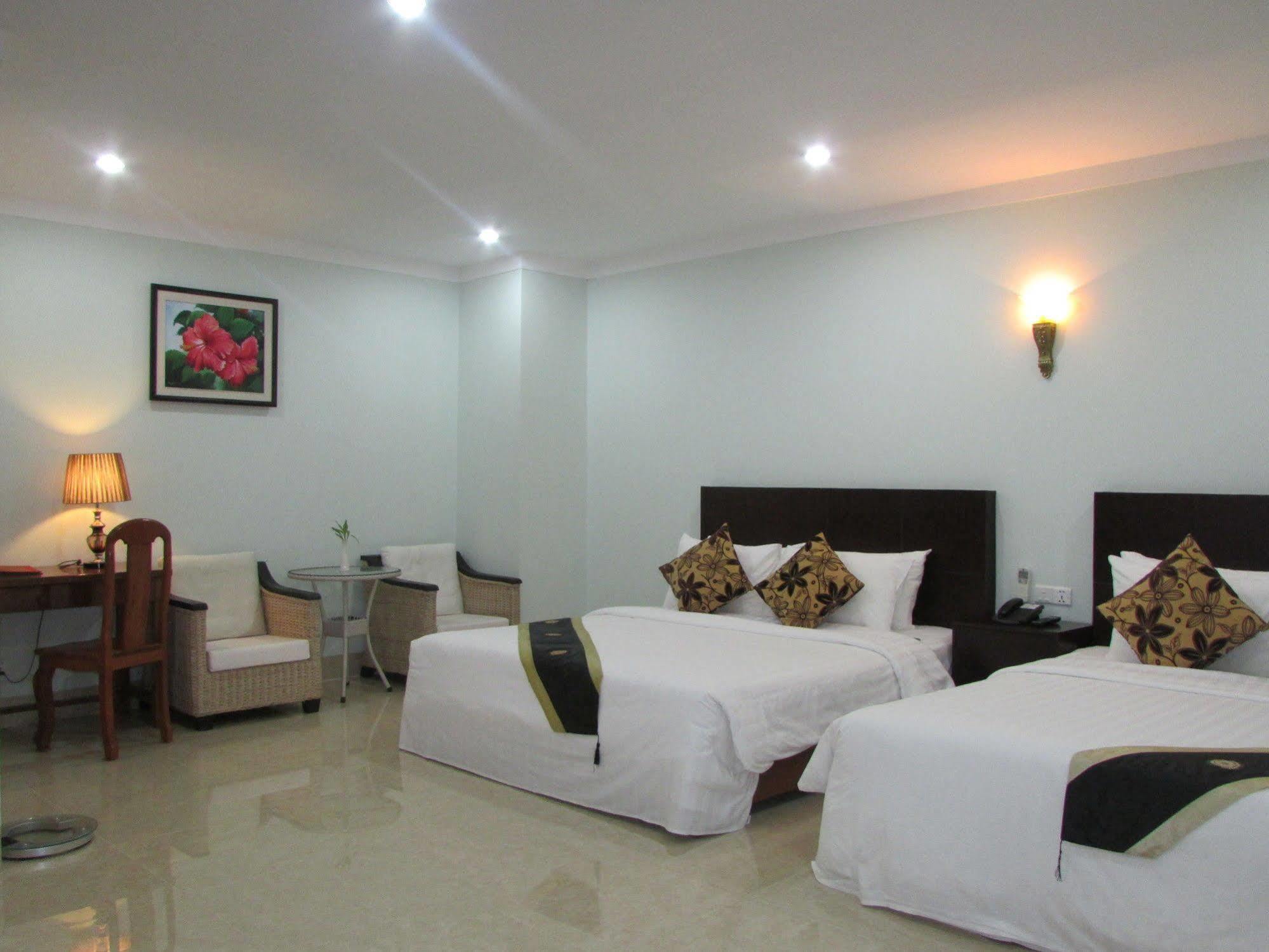 Sen Han Hotel Phnom Penh Esterno foto