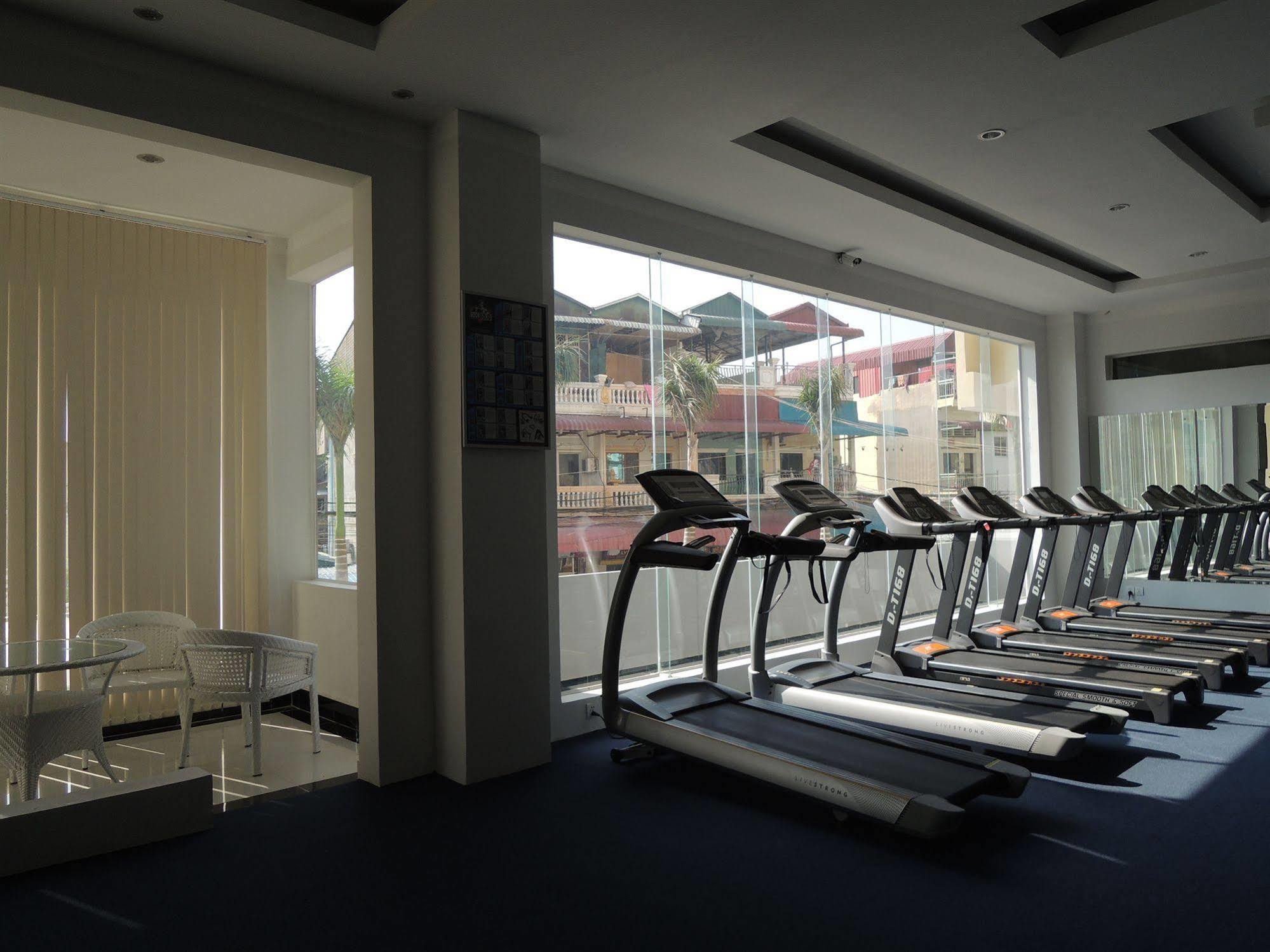 Sen Han Hotel Phnom Penh Esterno foto
