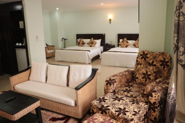 Sen Han Hotel Phnom Penh Esterno foto