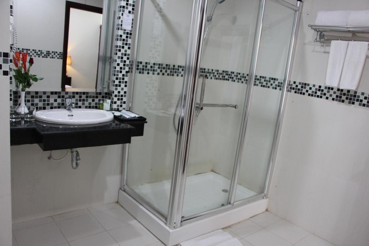 Sen Han Hotel Phnom Penh Esterno foto