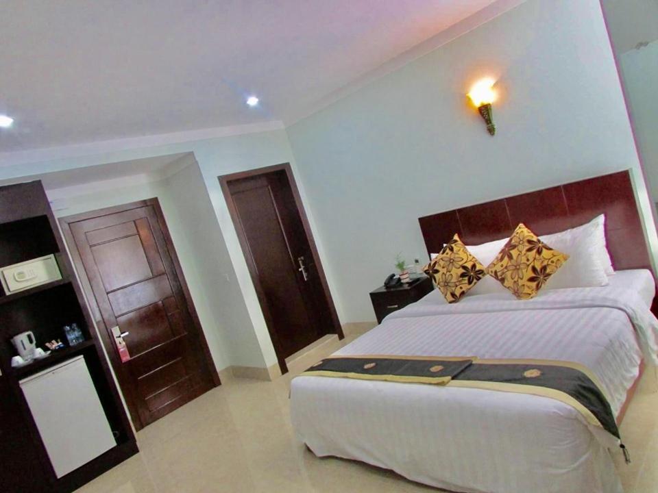Sen Han Hotel Phnom Penh Esterno foto