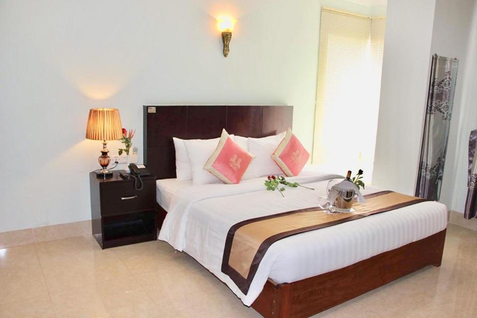 Sen Han Hotel Phnom Penh Esterno foto