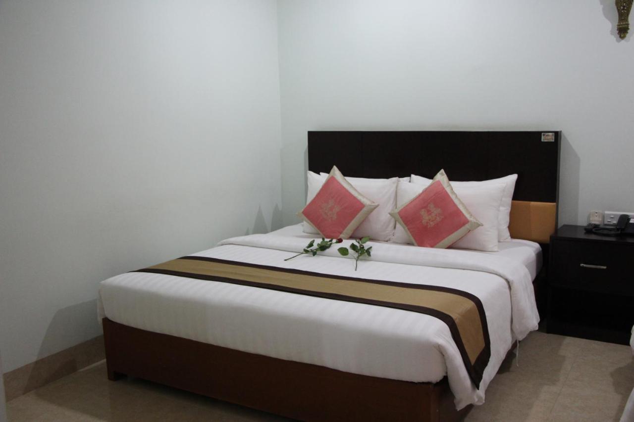 Sen Han Hotel Phnom Penh Esterno foto