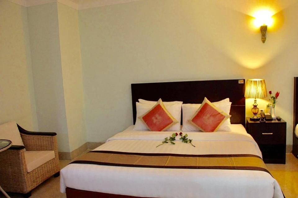 Sen Han Hotel Phnom Penh Esterno foto